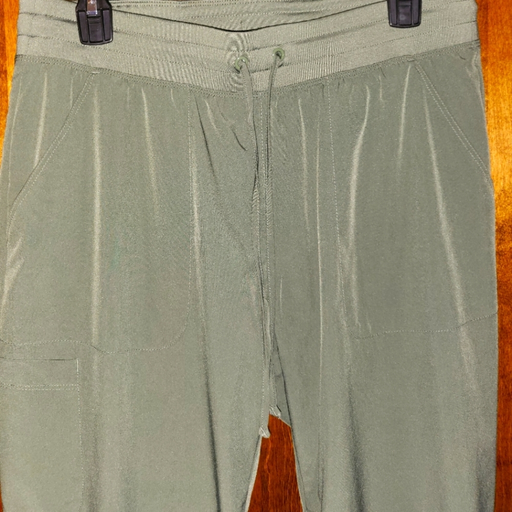 Olive scrub jogger pants. Maevn. Large Petite. Like new
